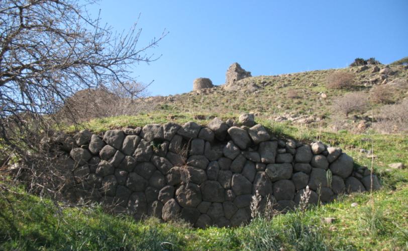 Ερεσός, ακρόπολη, ανάλημμα με λέσβιο τρόπο δόμησης