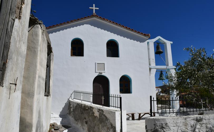 Άποψη της πρόσοψης του ναού