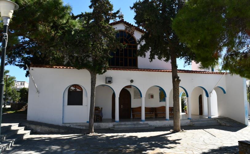 Άποψη του ναού από τα δυτικά