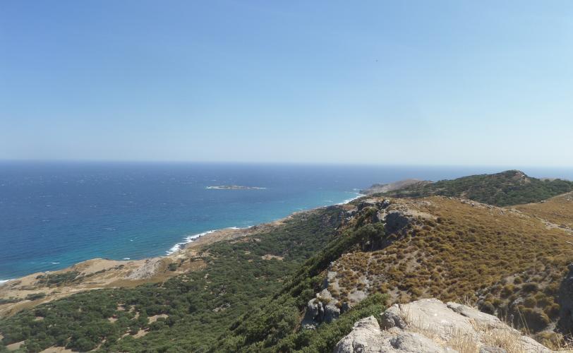 Θέαση της παραλίας του Αλονιτσίου και της νησίδας Δασκαλιό από το οχυρό του Αγίου Αλεξίου