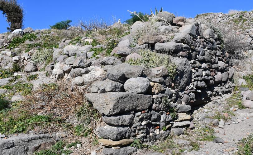 Δυτικό τμήμα του περιβόλου, δεύτερη είσοδος του κάστρου.