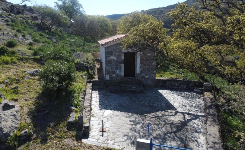 Άποψη του ναού από τα δυτικά