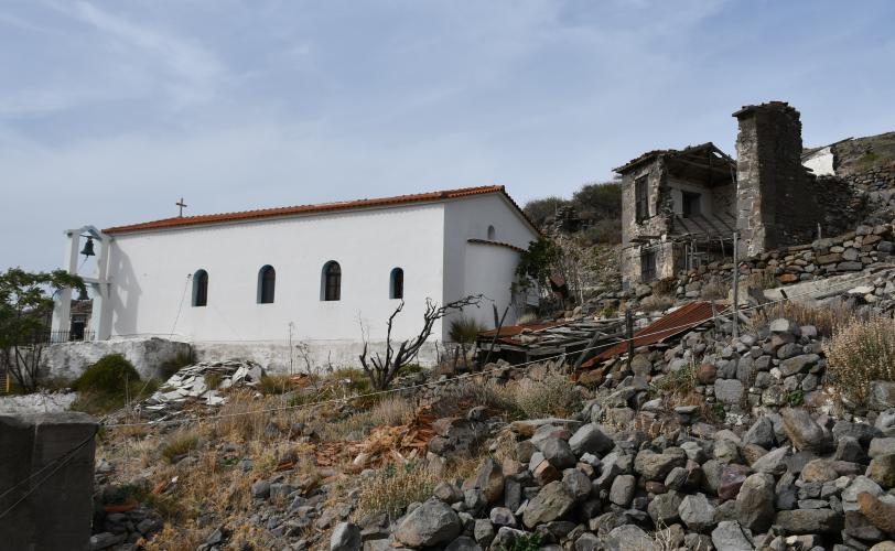 Άποψη του ναού από τα ΝΑ