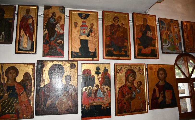 Εικόνες αναρτημένες στους τοίχους