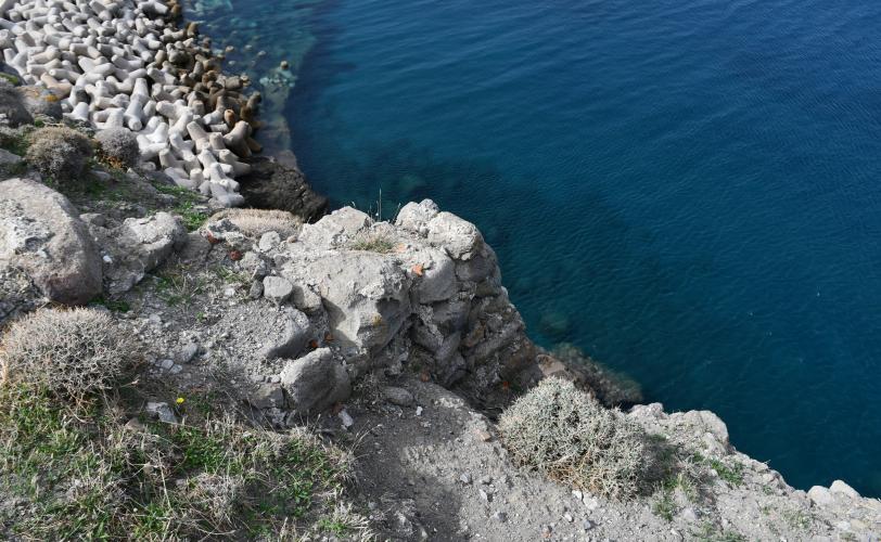 ΒΑ γωνία τοιχοποιίας μεταξύ βόρειου και ανατολικού περιβόλου.