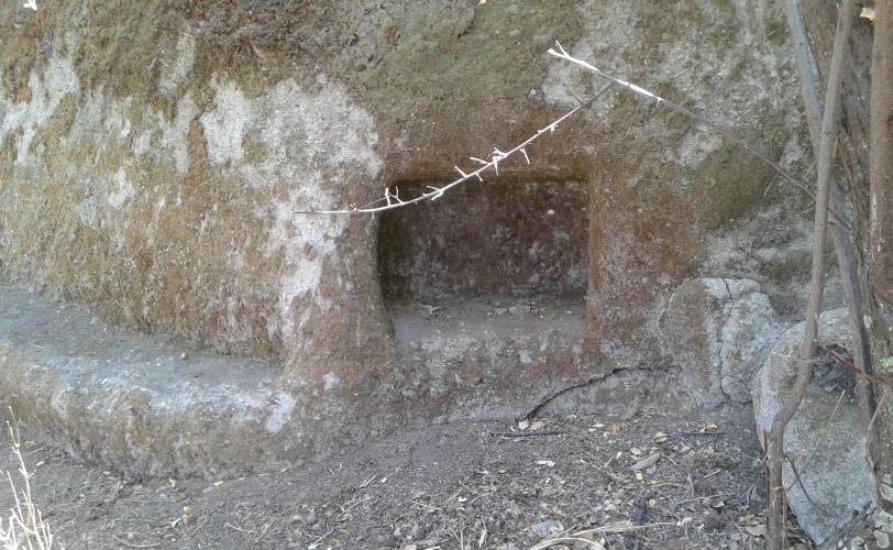 Αρχιτεκτονικοί σχηματισμοί που συνδέονται με τον χαρακτήρα της λατρευόμενης θεότητας και το είδος της λατρείας